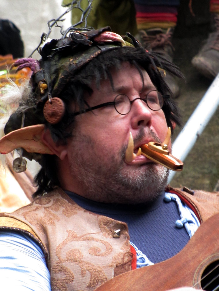 hobb the troll blow a kazoo