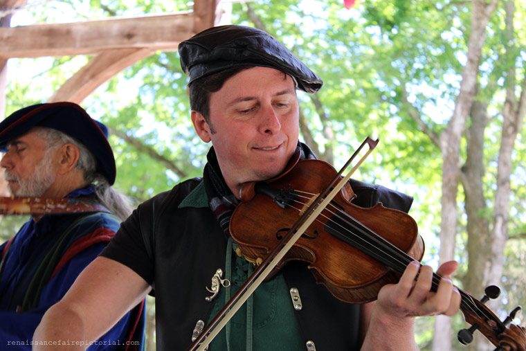 fidddle player